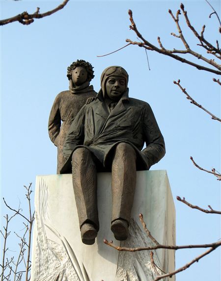 Памятник Сент-Экзюпери